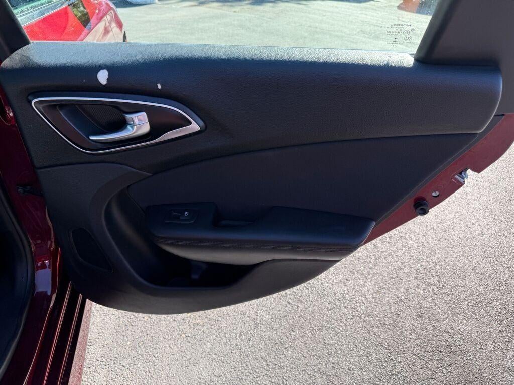 2016 Chrysler 200 Touring