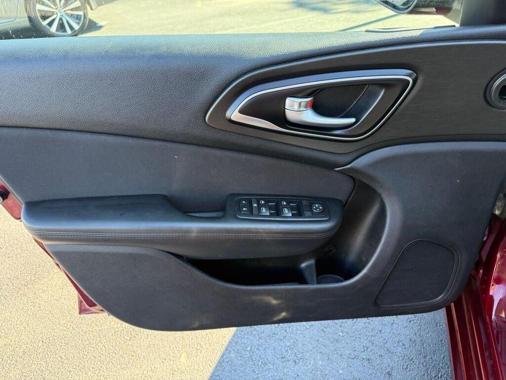 2016 Chrysler 200 Touring
