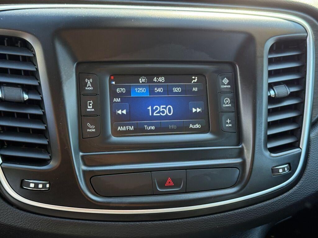 2016 Chrysler 200 Touring