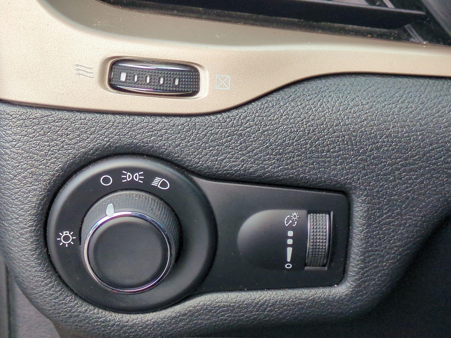 2016 Jeep Cherokee Sport