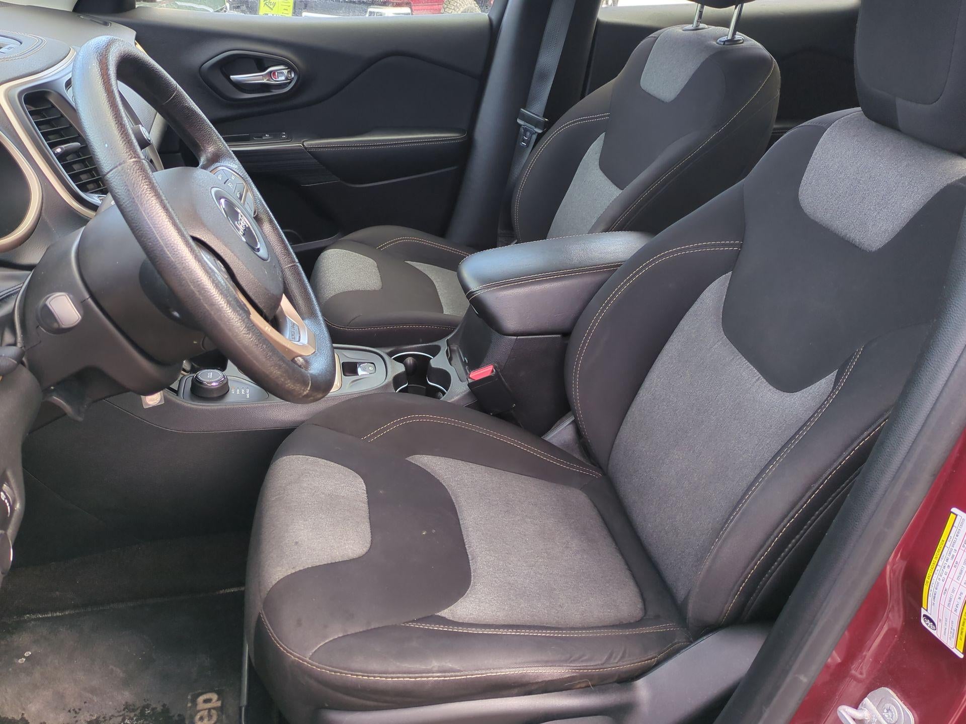 2016 Jeep Cherokee Sport