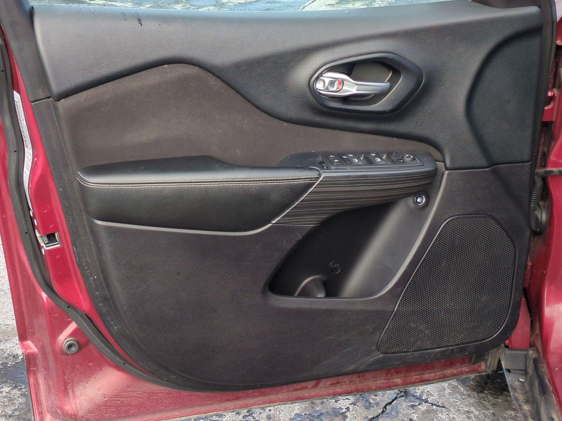 2016 Jeep Cherokee Sport