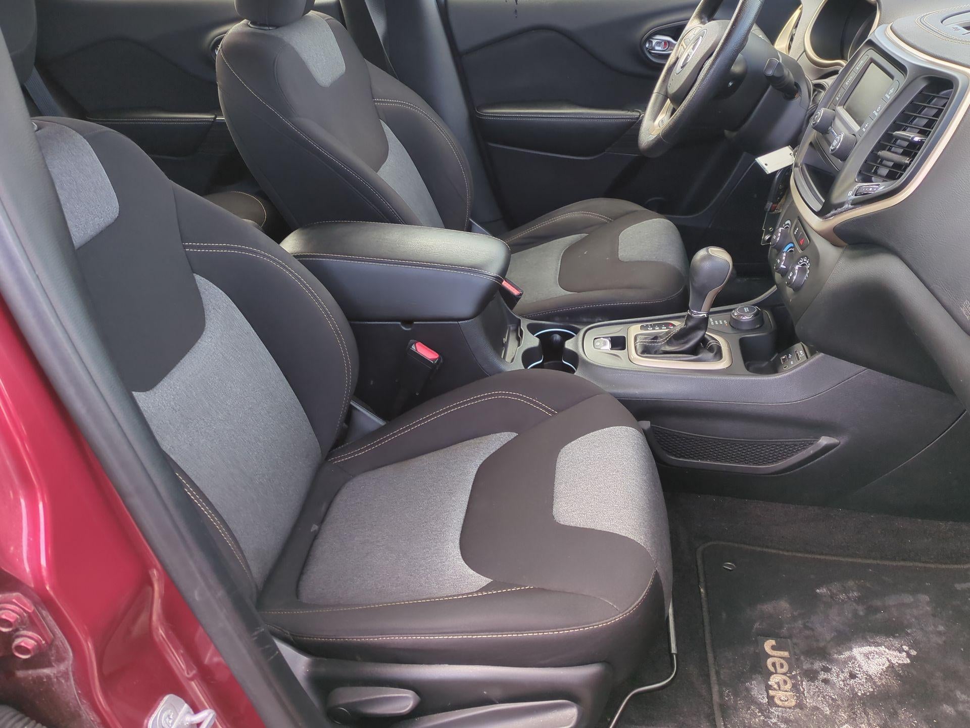 2016 Jeep Cherokee Sport