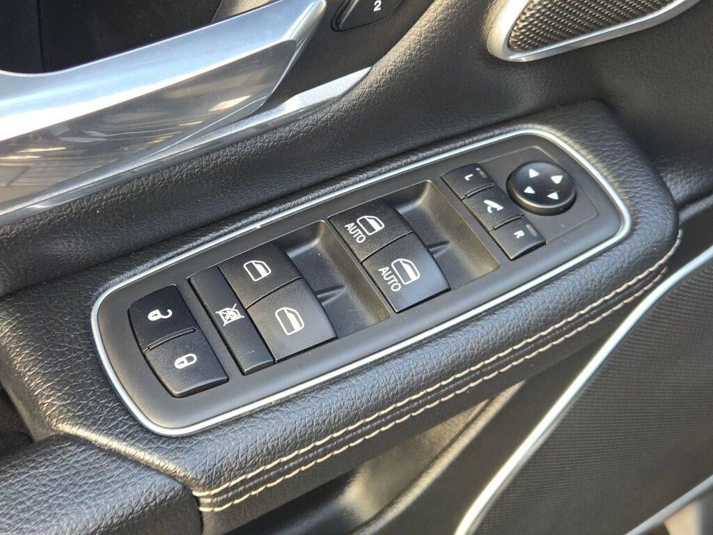 2021 RAM 1500 Laramie Crew Cab 4x4 5'7" Box