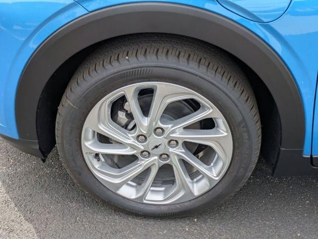2027 Chevrolet Bolt FWD 4dr LT