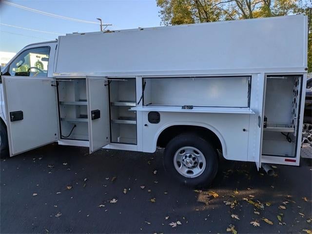 2025 Chevrolet Express Cutaway 3500 3500 Van 139"