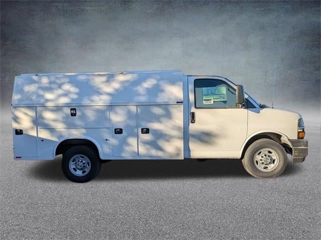 2025 Chevrolet Express Cutaway 3500 3500 Van 139"