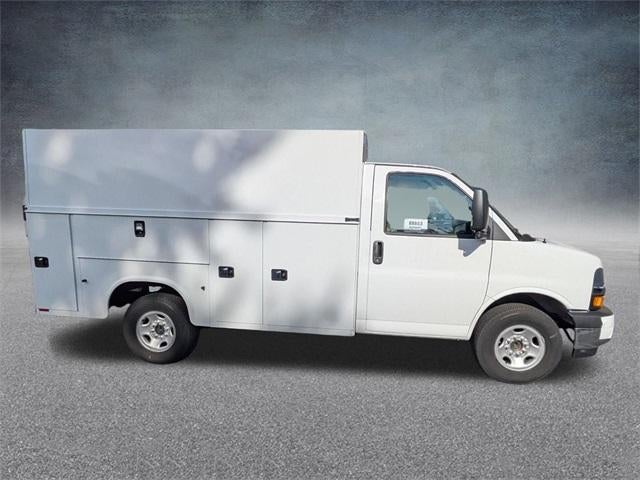 2025 Chevrolet Express Cutaway 3500 3500 Van 139"