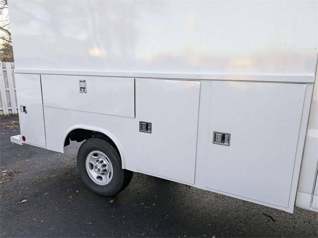 2025 Chevrolet Express Cutaway 3500 3500 Van 139"