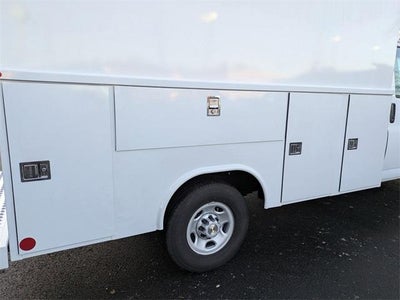 2025 Chevrolet Express Cutaway 3500 3500 Van 139"