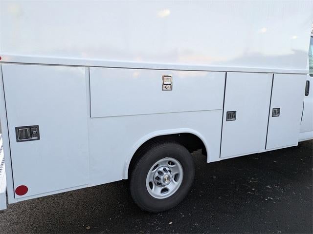2025 Chevrolet Express Cutaway 3500 3500 Van 139"