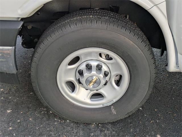 2025 Chevrolet Express Cutaway 3500 3500 Van 139"