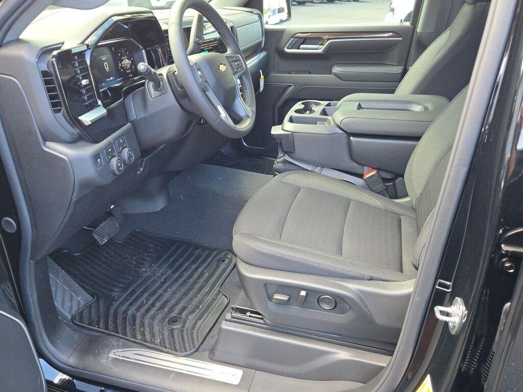 2026 Chevrolet Silverado 1500 Crew Cab Short Box 4-Wheel Drive LT 2FL