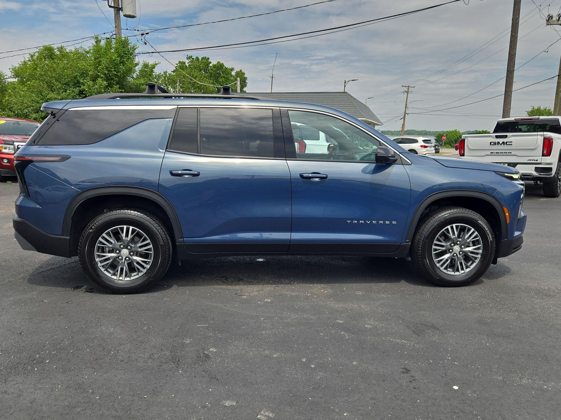 2024 Chevrolet Traverse LT