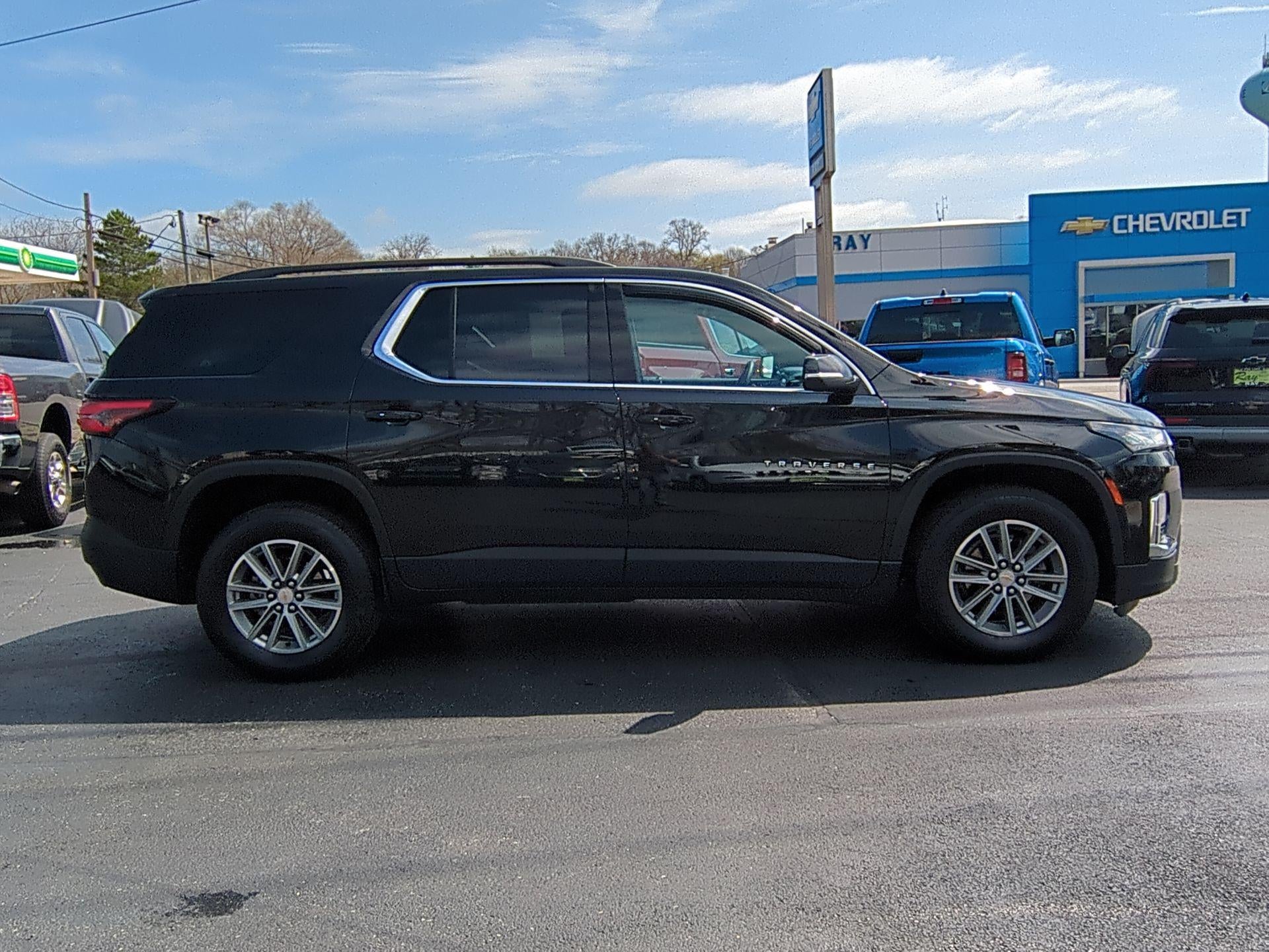 2023 Chevrolet Traverse LT Cloth
