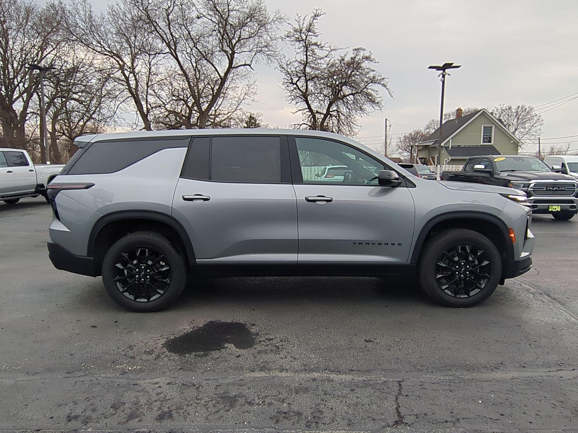 2024 Chevrolet Traverse LS