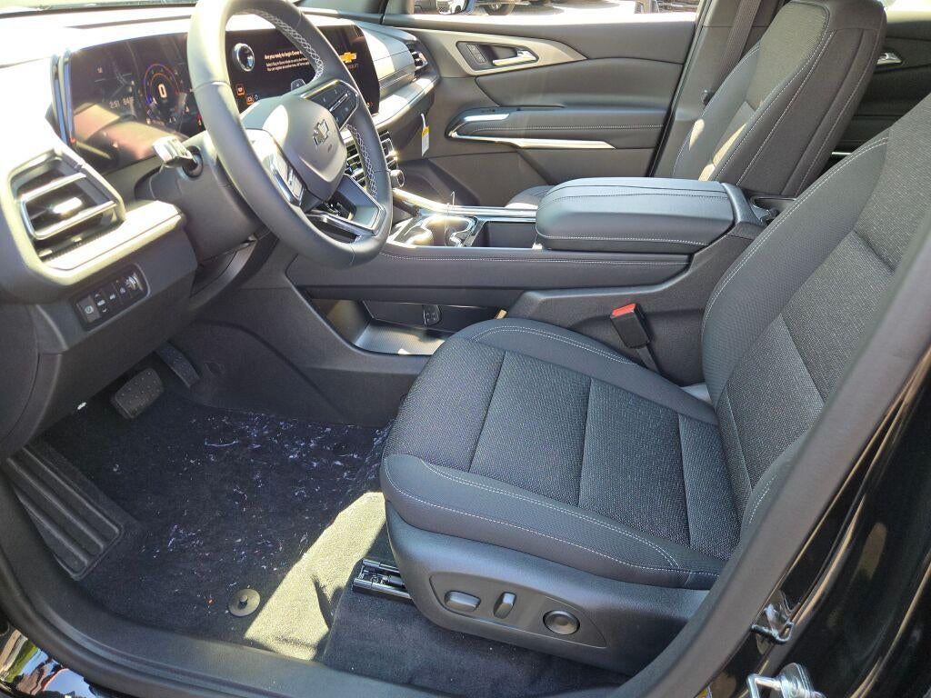 2027 Chevrolet Traverse LT w/2LT