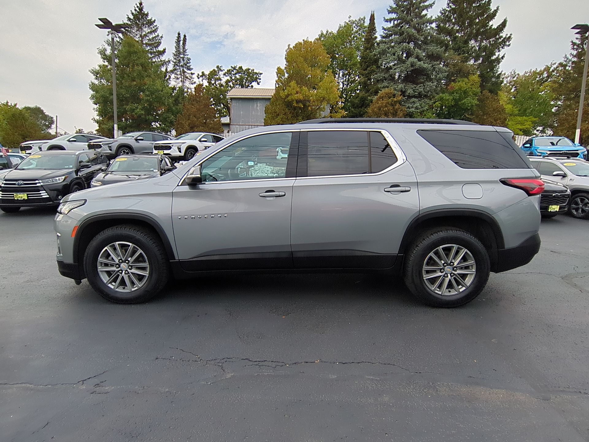 2023 Chevrolet Traverse LT Cloth