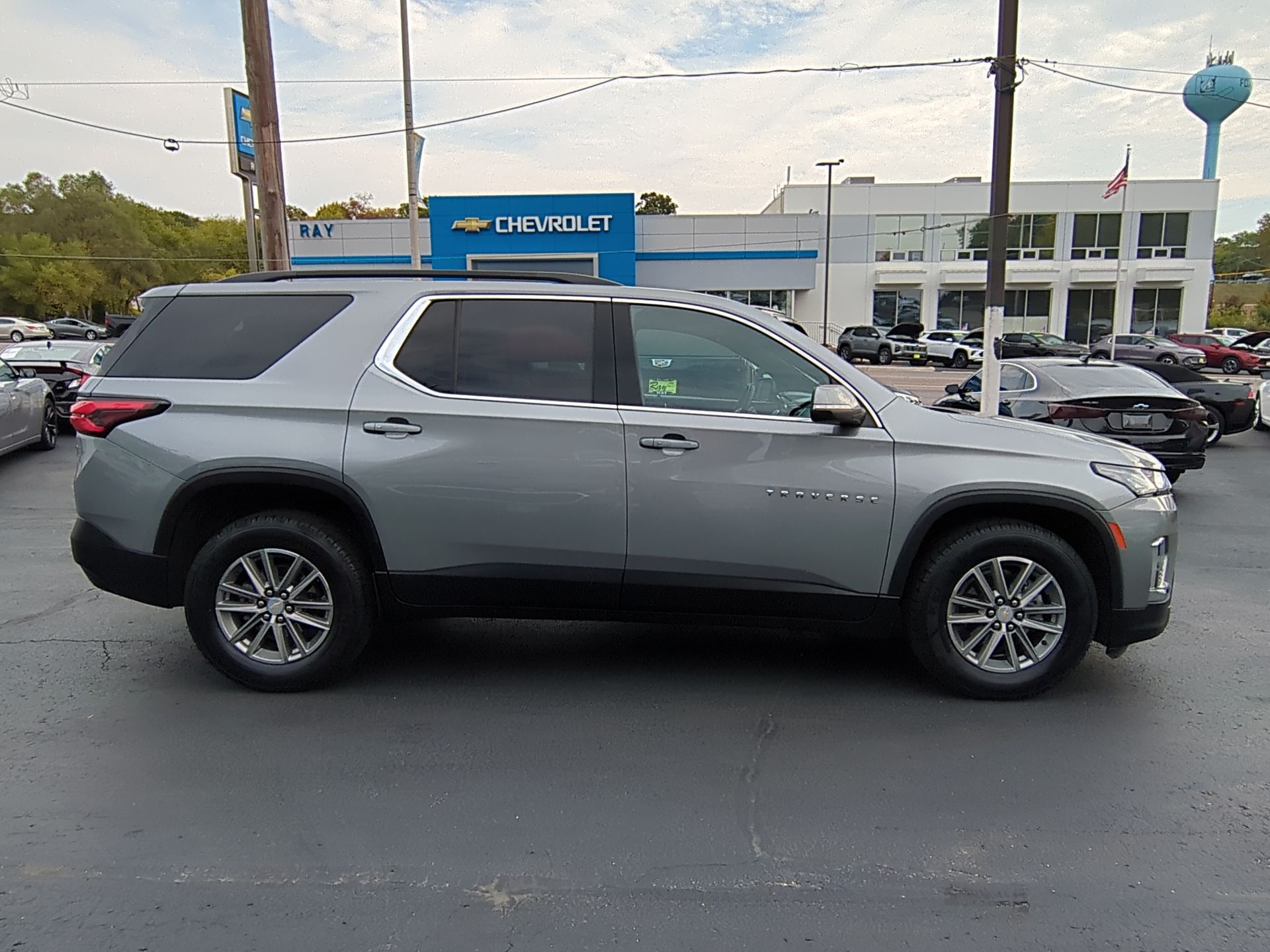 2023 Chevrolet Traverse LT Cloth