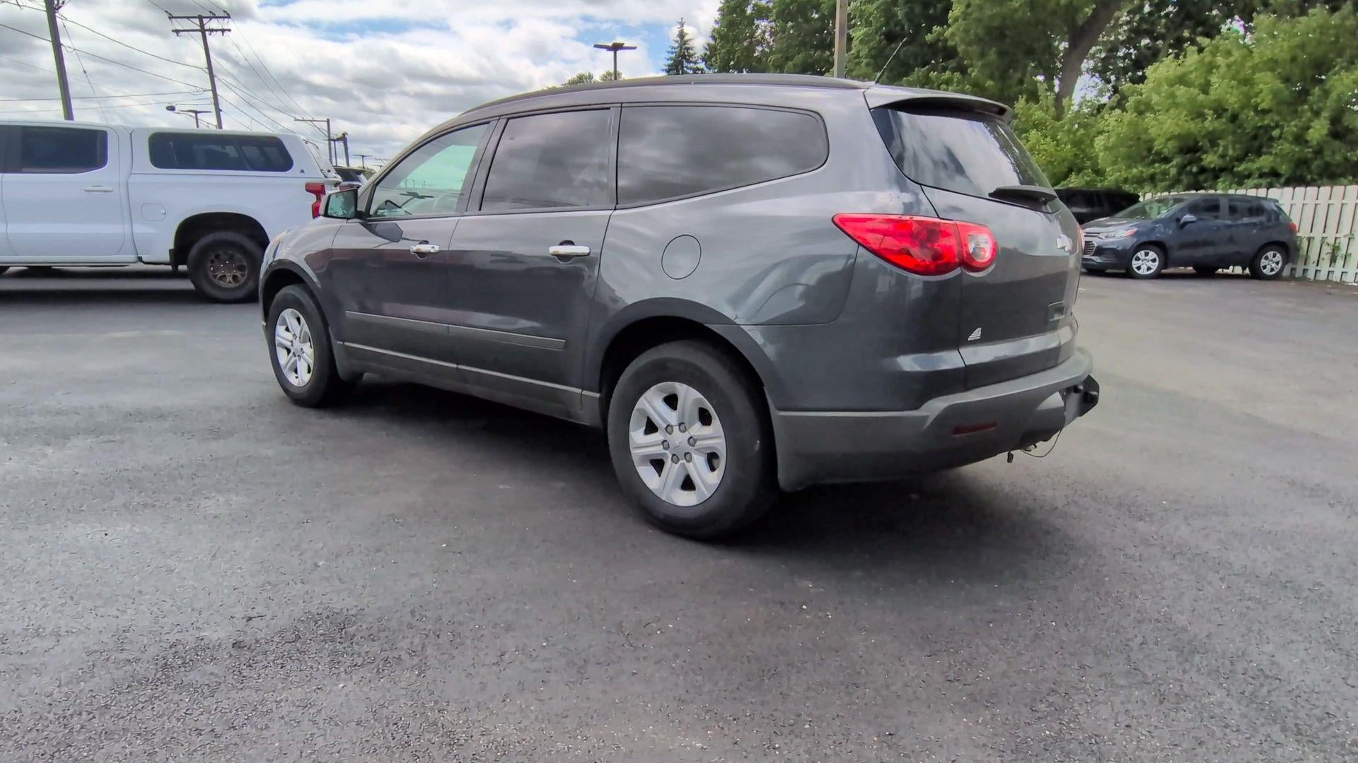 Used 2012 Chevrolet Traverse LS with VIN 1GNKRFEDXCJ370987 for sale in Fox Lake, IL