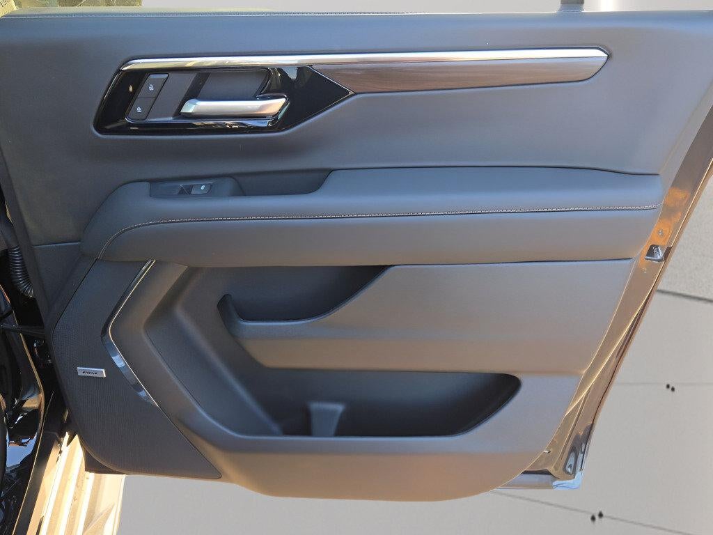 2027 Chevrolet Suburban 4WD LT
