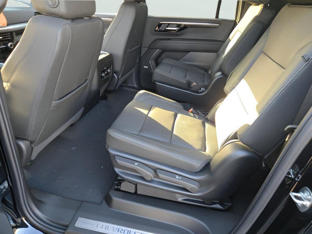 2027 Chevrolet Suburban 4WD LT