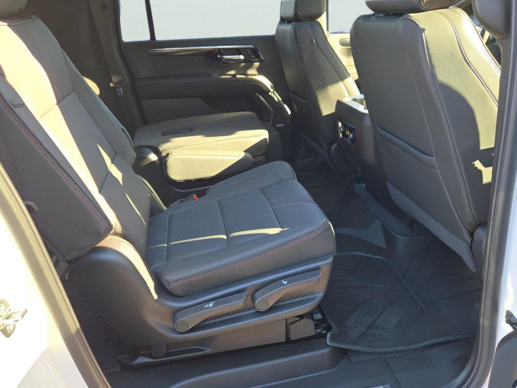 2026 Chevrolet Suburban 4WD RST