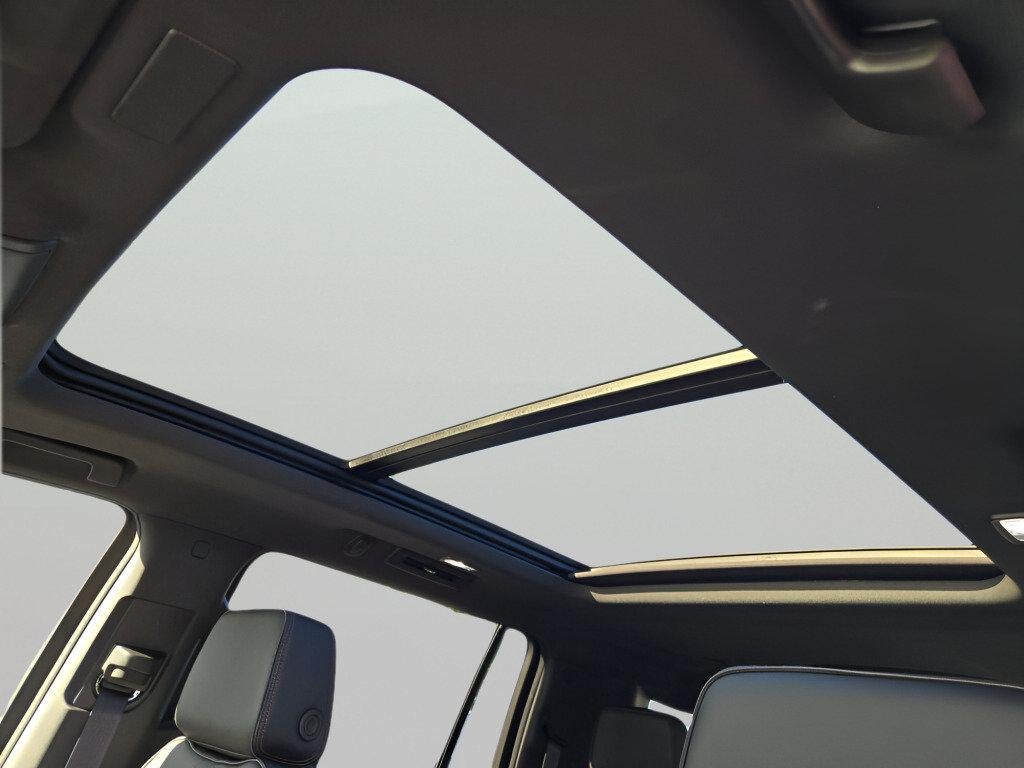 2026 Chevrolet Suburban RST - Photo 31