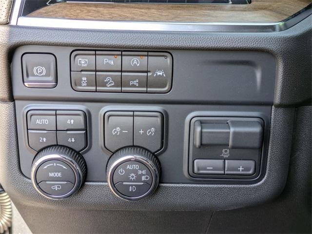 2025 Chevrolet Suburban 4WD High Country