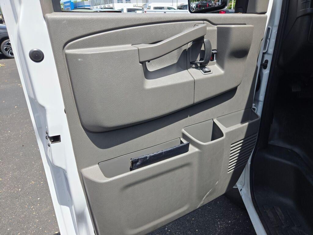 2026 Chevrolet Express Cutaway 3500 3500 Van 139"