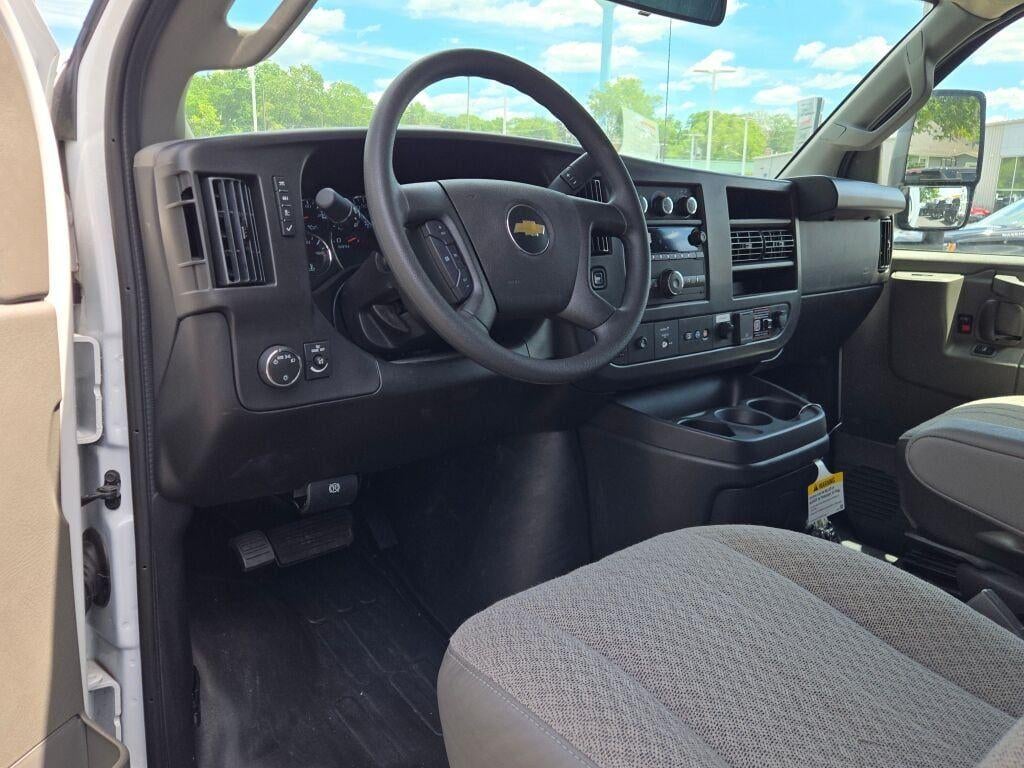 2026 Chevrolet Express Cutaway 3500 3500 Van 139"