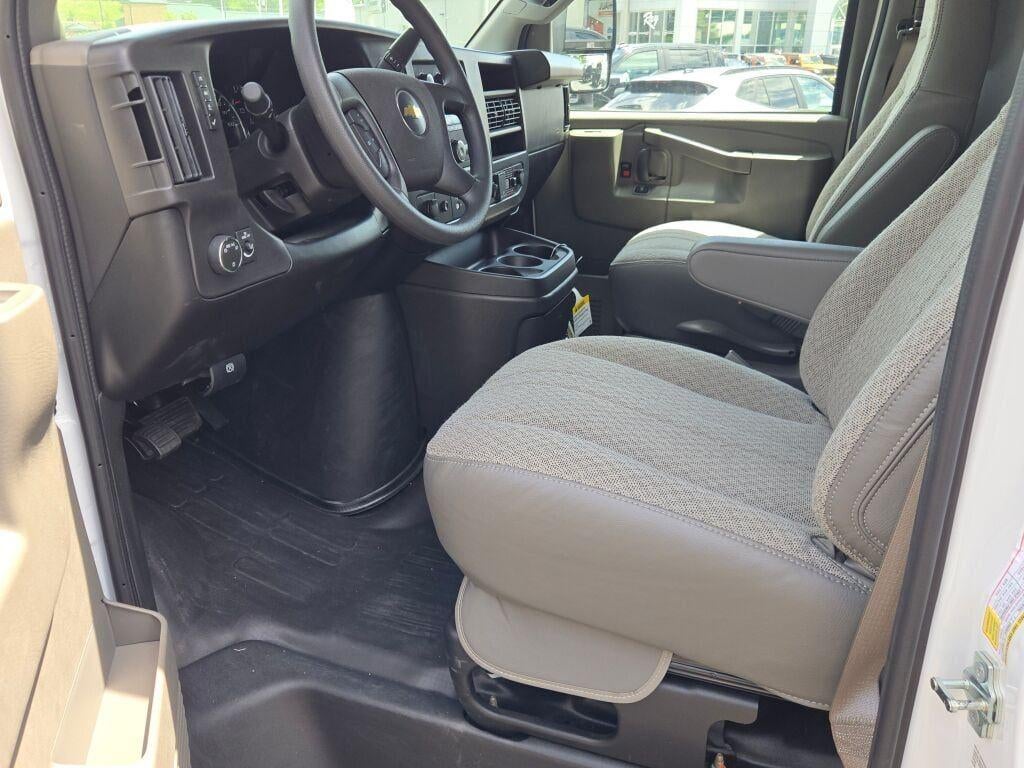2026 Chevrolet Express Cutaway 3500 3500 Van 139"