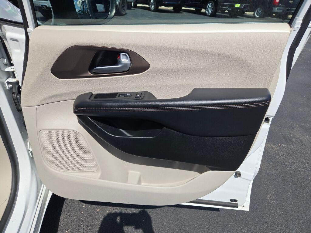 2017 Chrysler Pacifica Touring