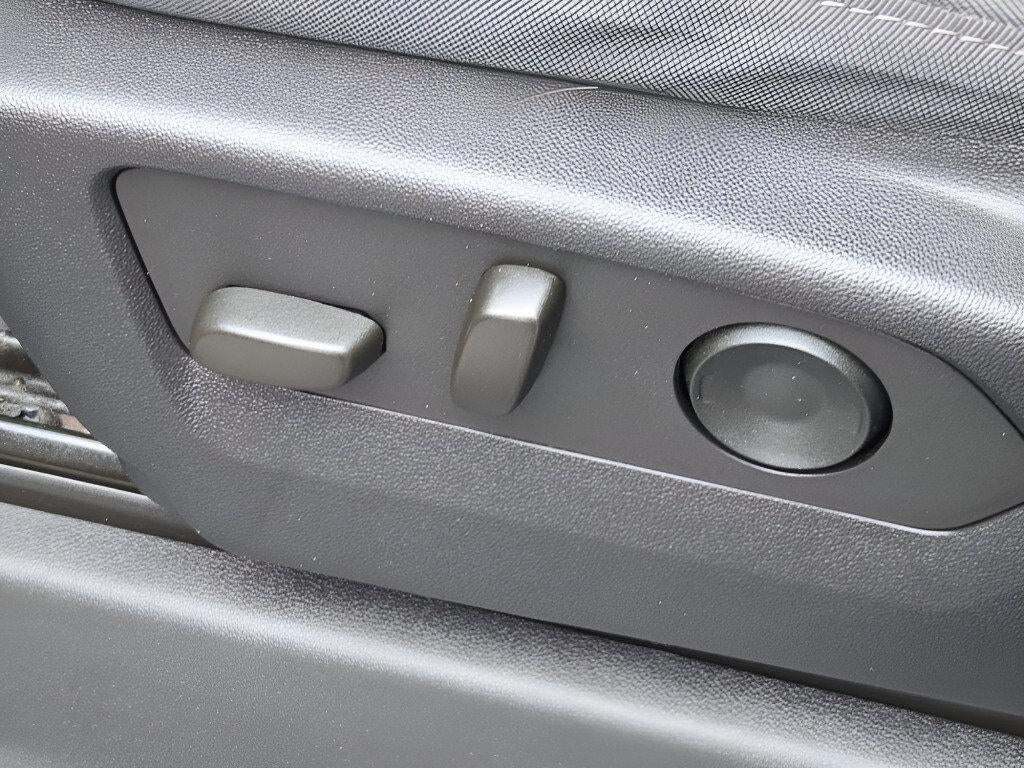 2024 Chevrolet Silverado 2500HD Custom - Photo 28