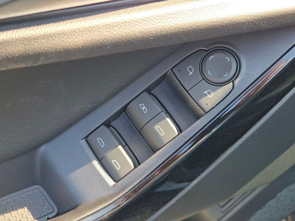 2027 Chevrolet Equinox LT - Photo 25