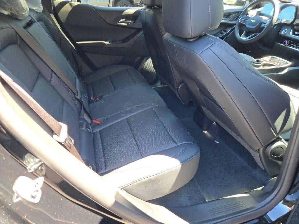 2027 Chevrolet Equinox LT - Photo 11