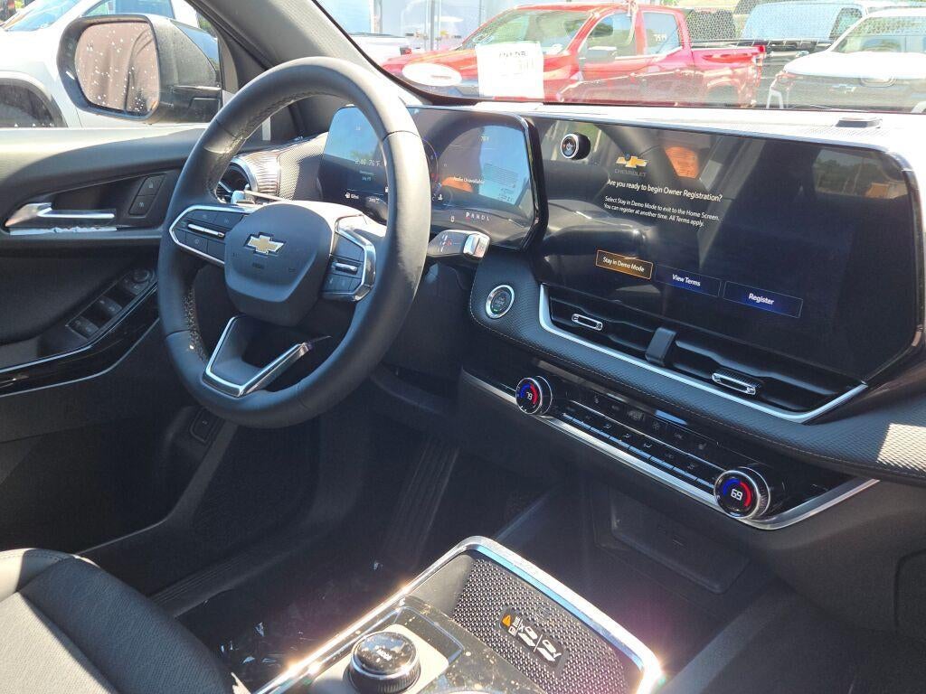 2027 Chevrolet Equinox LT - Photo 8