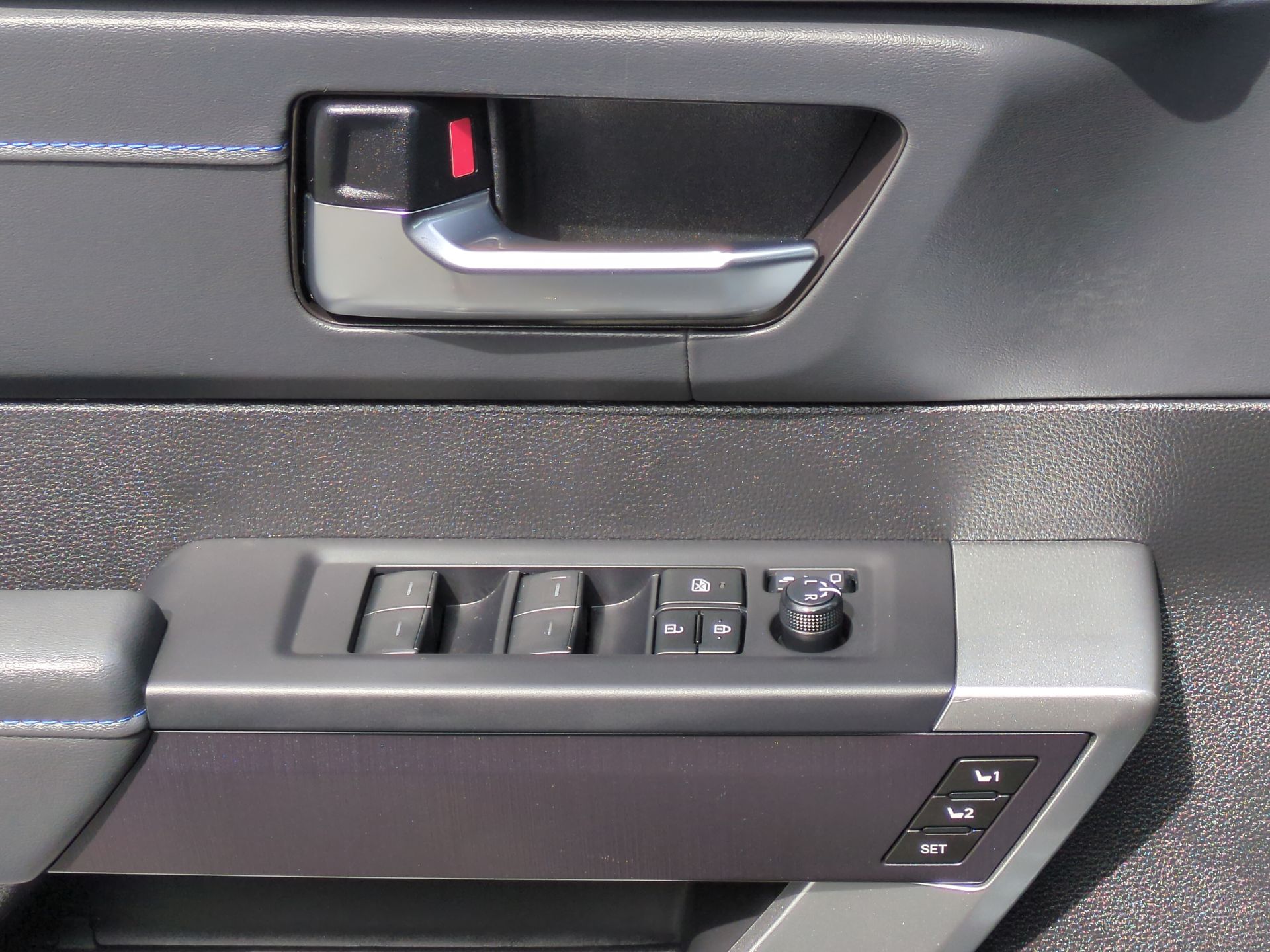 2023 Toyota Tundra Hybrid Platinum