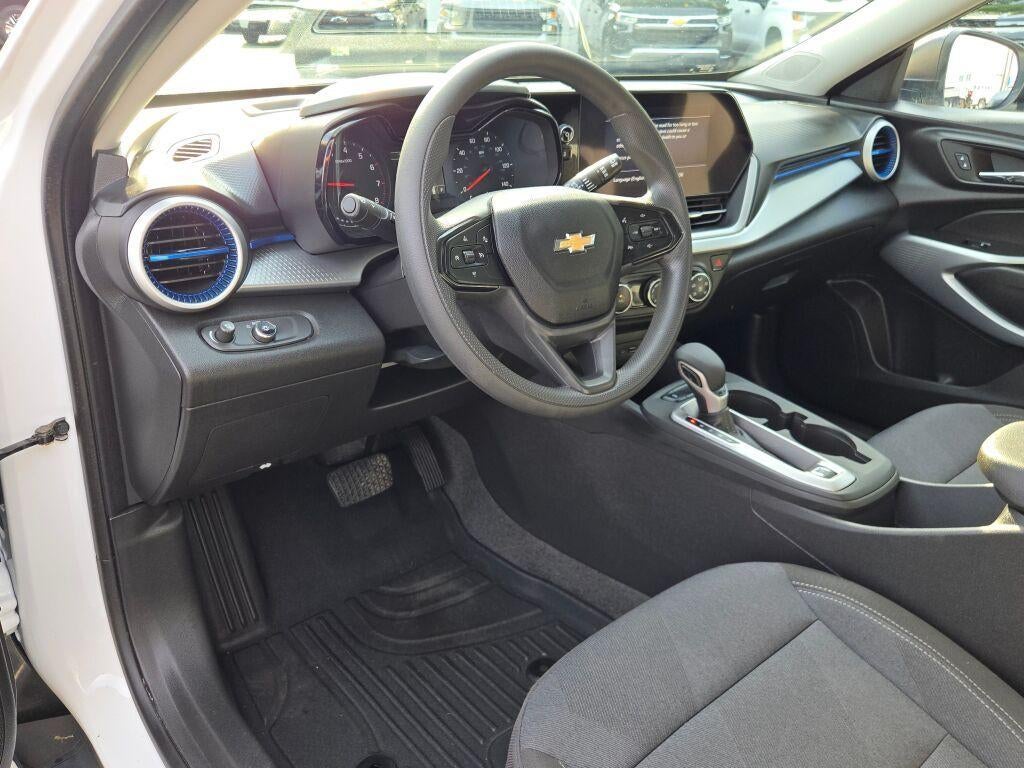 2024 Chevrolet Trax LS - Photo 24