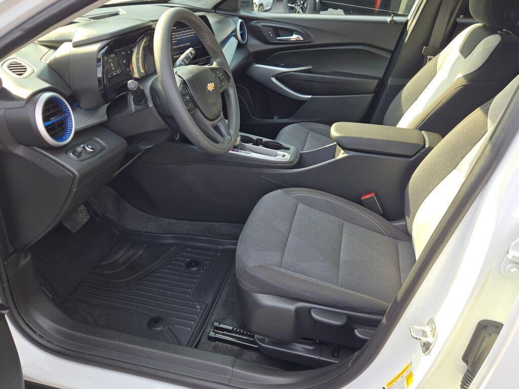 2024 Chevrolet Trax LS - Photo 25