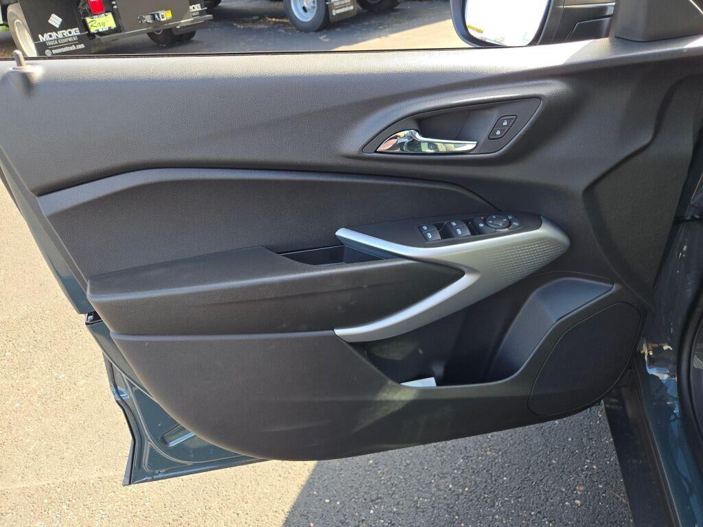 2026 Chevrolet Trax FWD 4dr LS