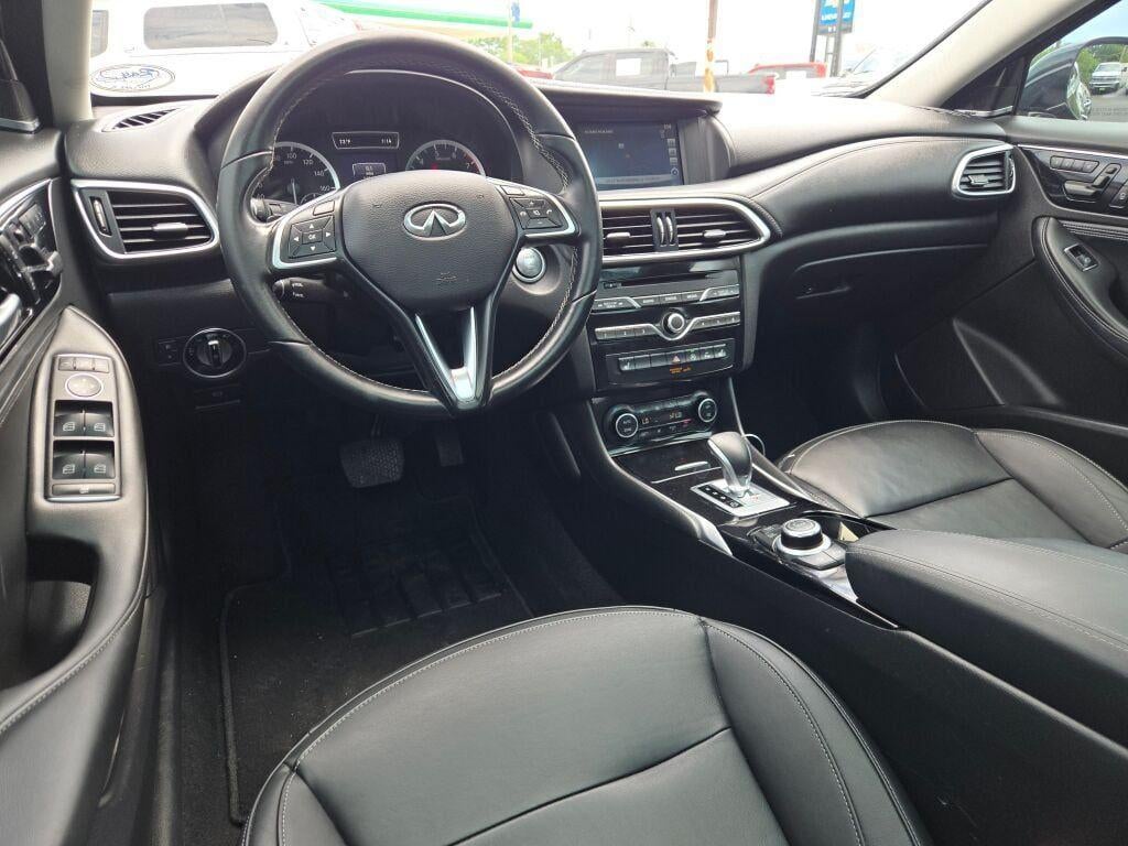 2018 INFINITI QX30 Premium