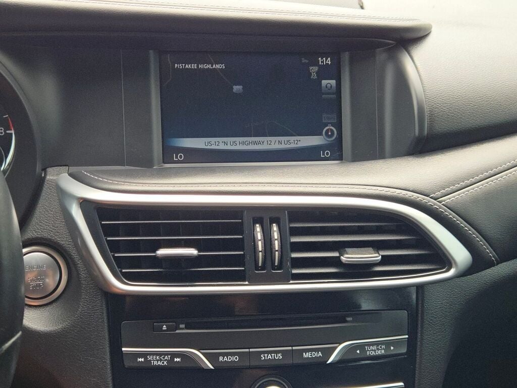 2018 INFINITI QX30 Premium