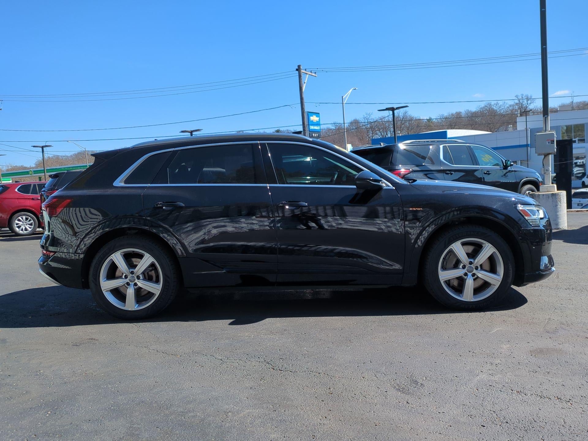 2019 Audi e-tron Premium Plus