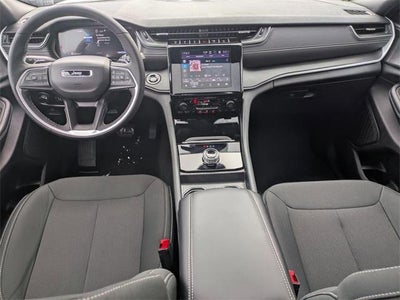 2025 Jeep Grand Cherokee Laredo X 4x4