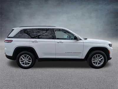 2024 Jeep Grand Cherokee Laredo 4x4