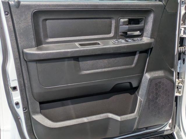 2019 RAM 1500 Classic Express 4x4 Crew Cab 5'7" Box