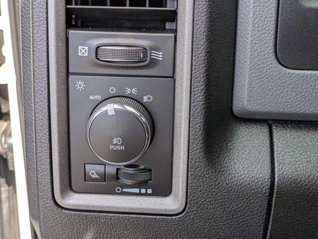 2019 RAM 1500 Classic Express 4x4 Crew Cab 5'7" Box