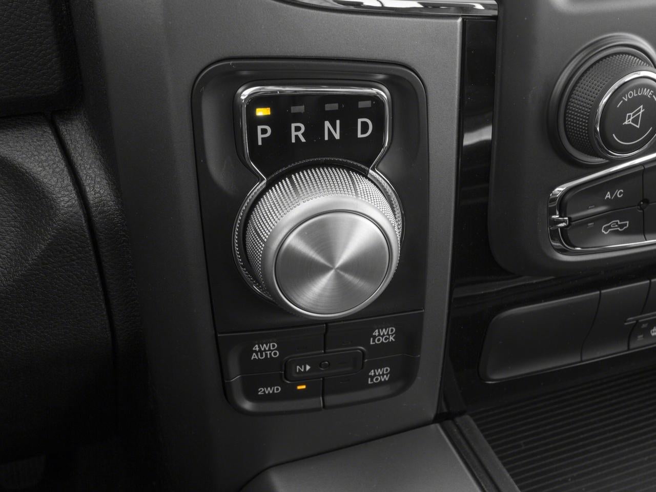2016 RAM 1500 4WD Crew Cab 5.7 Ft Box Express