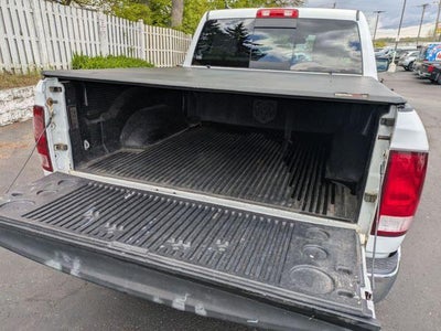 2015 RAM 1500 4WD Crew Cab 5.7 Ft Box Big Horn